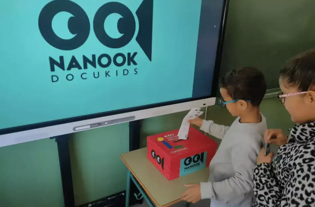 Alumnos de bachillerato votando los documentales